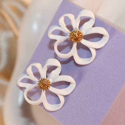 Lady Daisy Stud Earrings