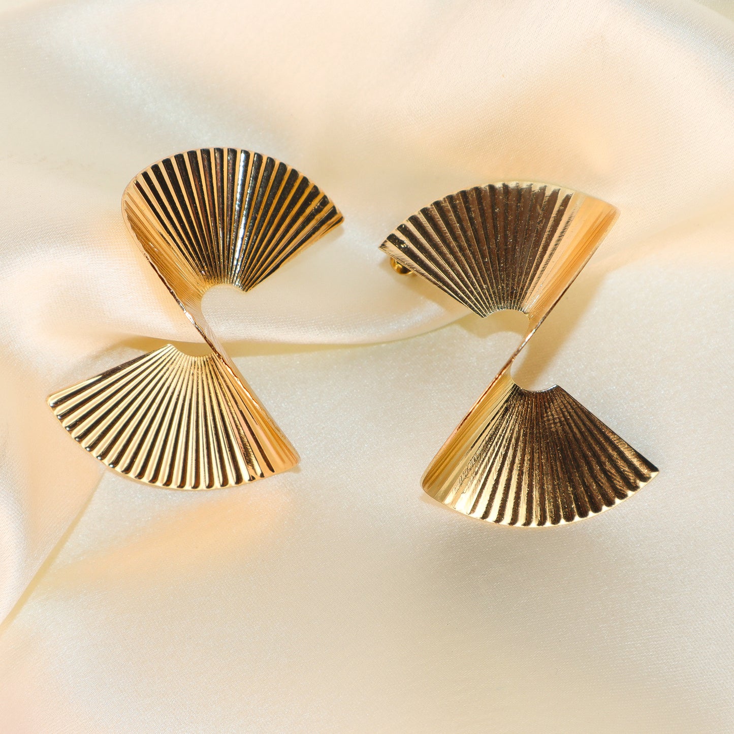 Curves & Twist Gold Earrings