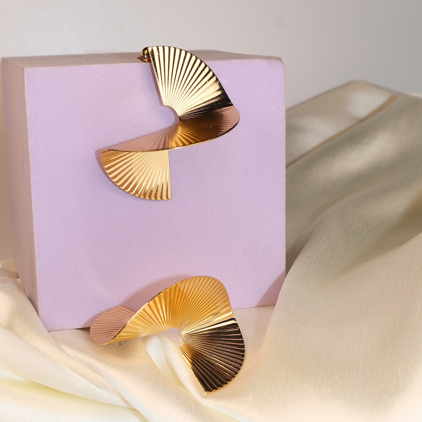 Curves & Twist Gold Earrings